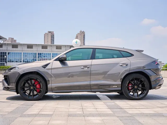 Lamborghini Urus — Фото автомобиля 6