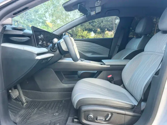 Geely Galaxy E8 — Фото автомобиля 9