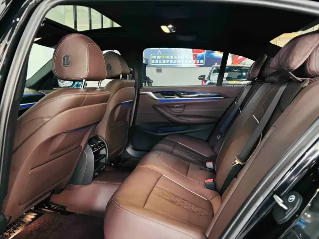 BMW 5 Series — Фото автомобиля 24