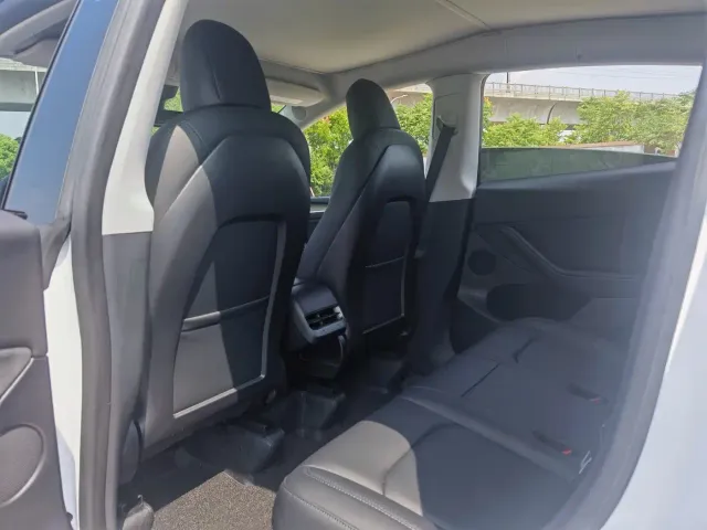 Tesla Model Y — Фото автомобиля 7