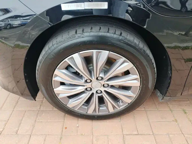 Hongqi E-QM5 — Фото автомобиля 24