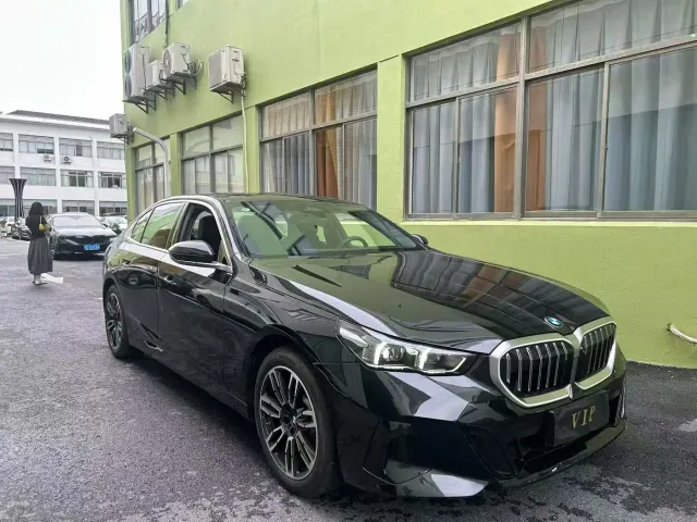 BMW 5 Series — Фото автомобиля 2