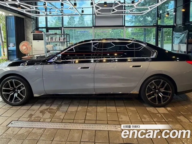 BMW 7 Series G70 — Фото автомобиля 6