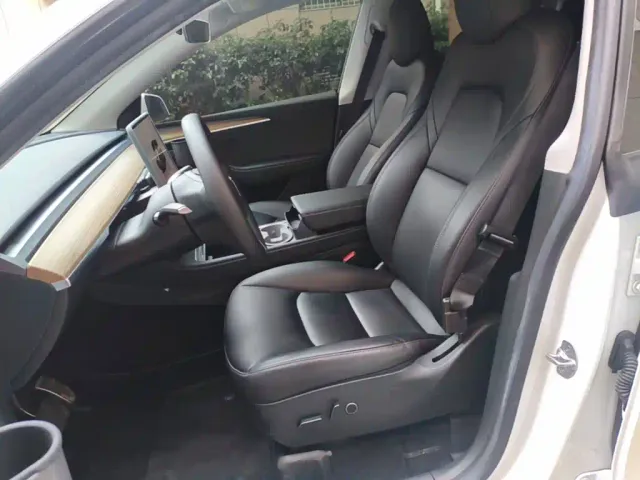 Tesla Model Y — Фото автомобиля 14