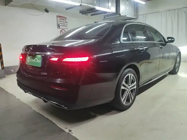 Mercedes-Benz E-Class — Фото автомобиля 6