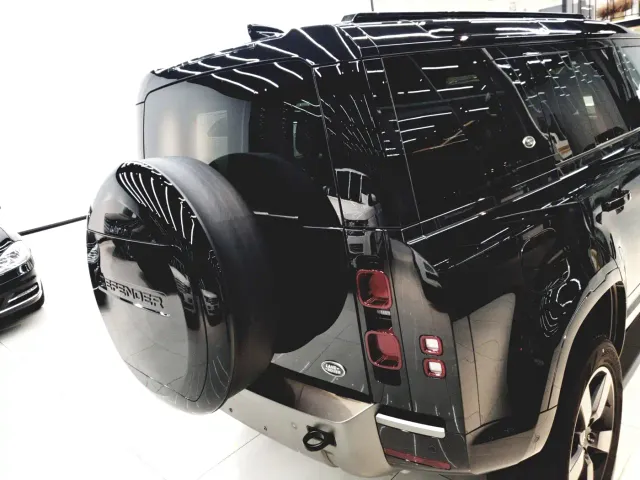 Land Rover Defender — Фото автомобиля 16