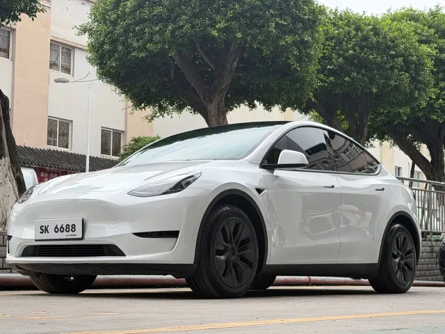 Фотография автомобиля — Tesla Model Y