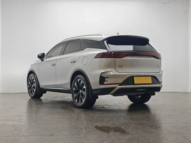 BYD Tang — Фото автомобиля 4