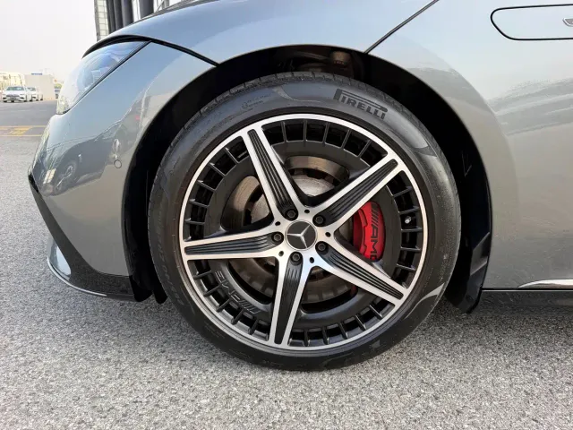 Mercedes-Benz EQE AMG — Фото автомобиля 6