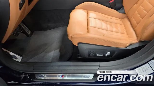 BMW i4 — Фото автомобиля 30