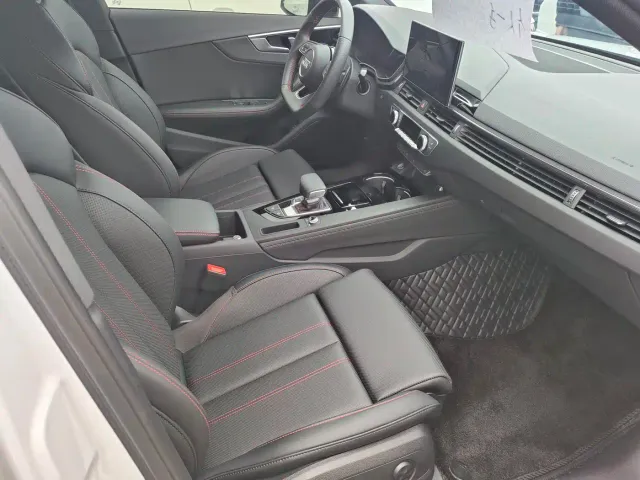 Audi A4L — Фото автомобиля 10