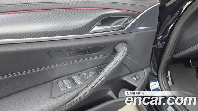 BMW 5 Series G30 — Фото автомобиля 24