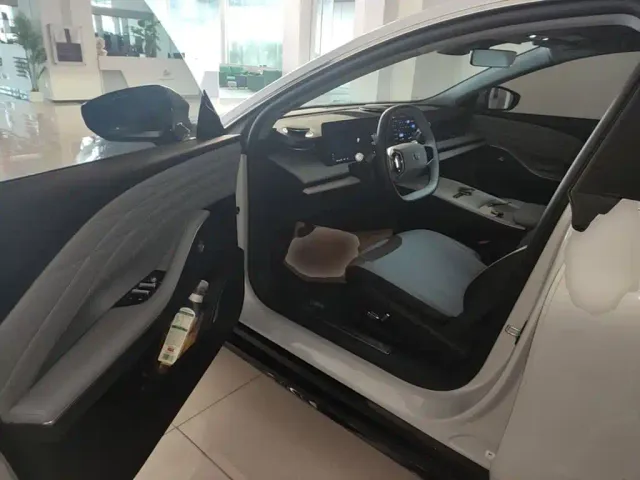 Geely Galaxy E8 — Фото автомобиля 15