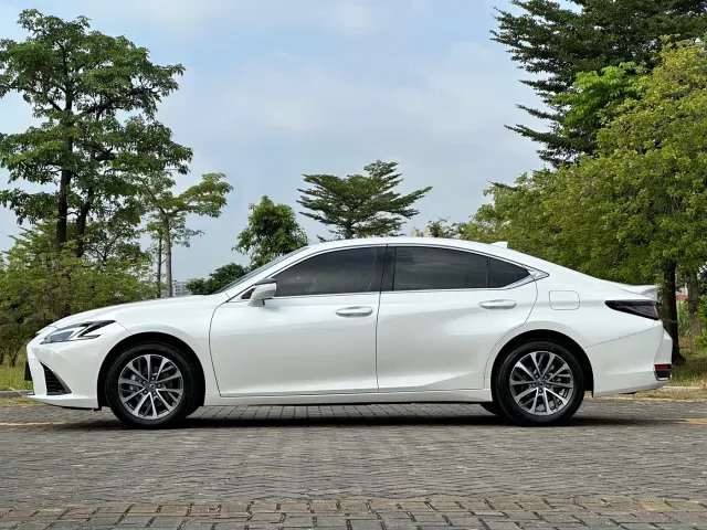Lexus ES — Фото автомобиля 16