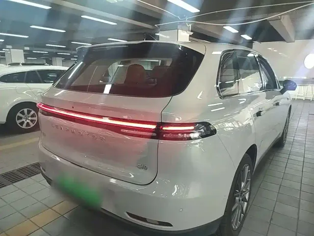 Leapmotor C10 — Фото автомобиля 6