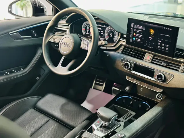 Audi A4L — Фото автомобиля 16