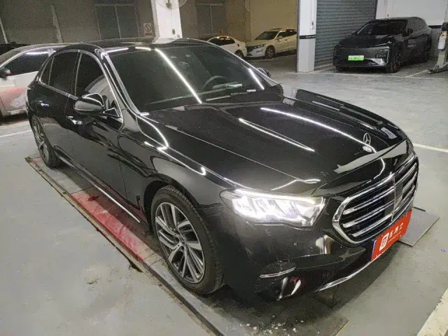Mercedes-Benz E-Class — Фото автомобиля 5