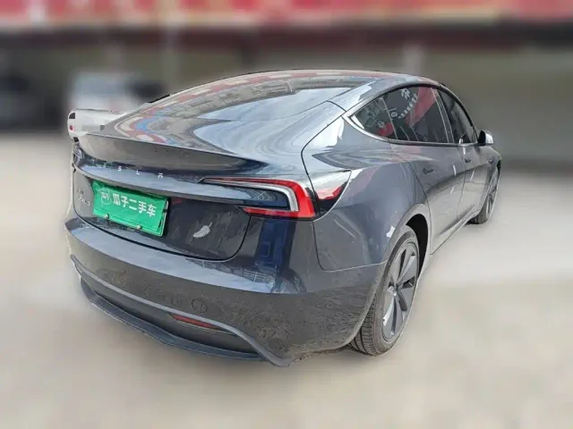Tesla Model 3 — Фото автомобиля 4