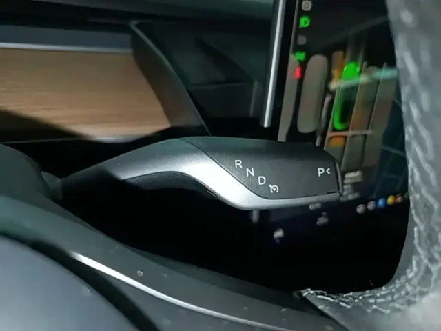 Tesla Model 3 — Фото автомобиля 13