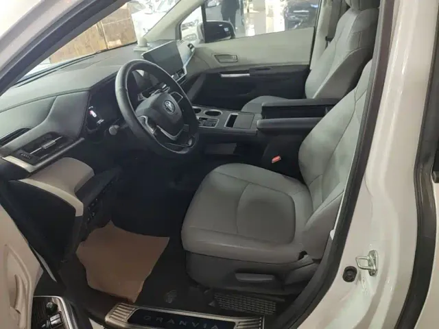Toyota Granvia — Фото автомобиля 14
