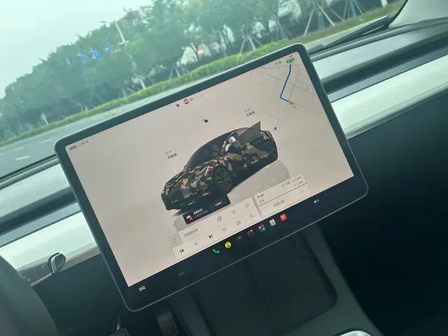 Tesla Model 3 — Фото автомобиля 6