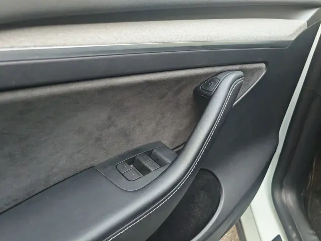 Tesla Model Y — Фото автомобиля 10