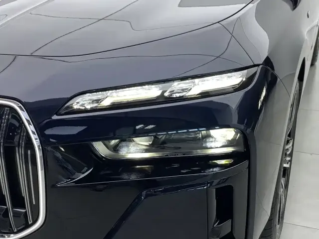 BMW BMW 7 Series 2023 740Li Exclusive M Sport Package — Фото автомобиля 4