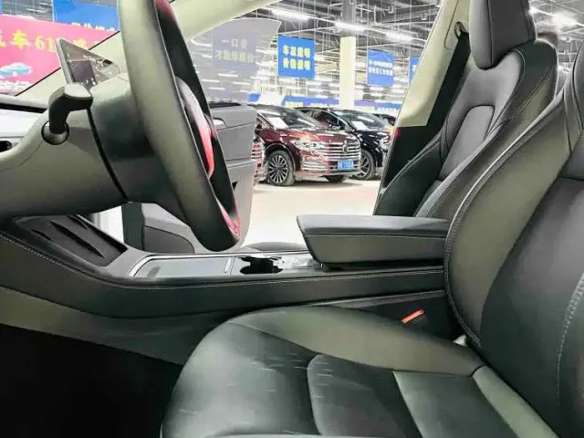Tesla Model Y — Фото автомобиля 9