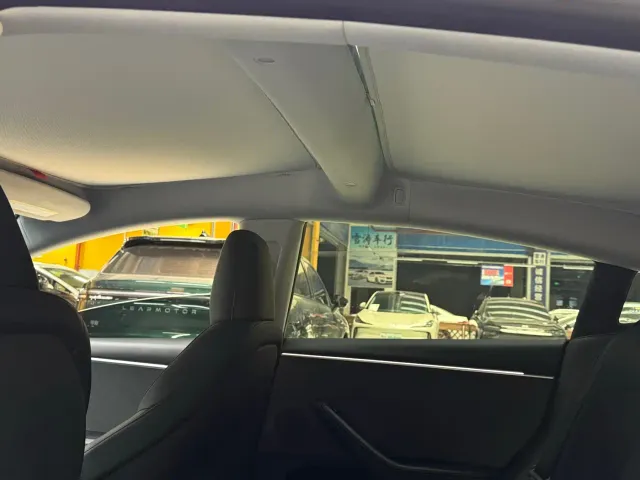 Tesla Model 3 — Фото автомобиля 11