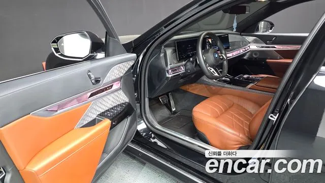 BMW i7 G70 — Фото автомобиля 15