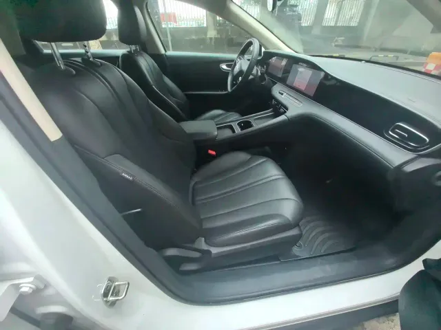 Roewe D7 — Фото автомобиля 9