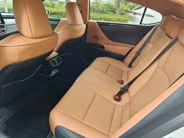 Lexus ES — Фото автомобиля 8