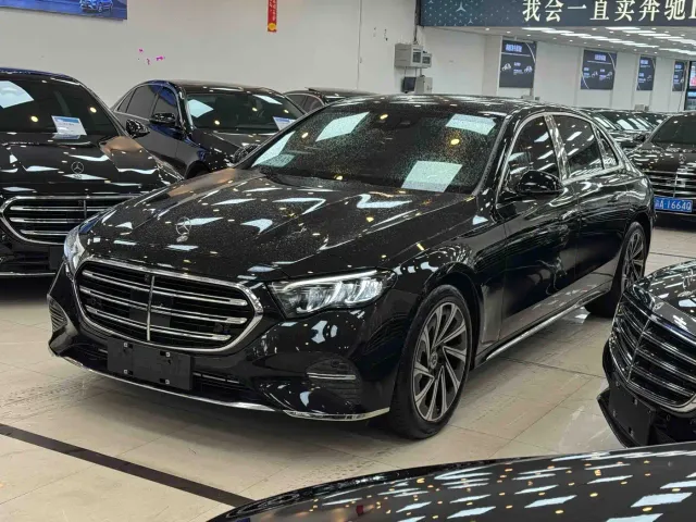 Mercedes-Benz E-Class — Фото автомобиля 2