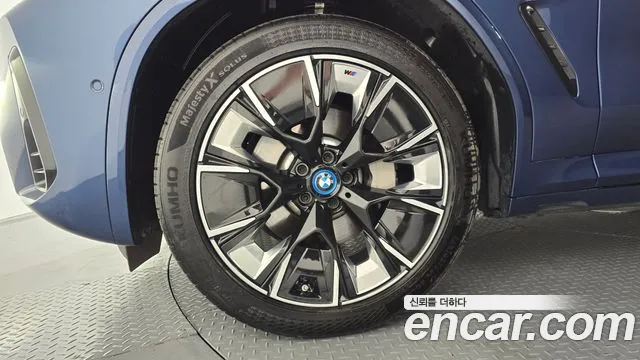 BMW iX3 — Фото автомобиля 5