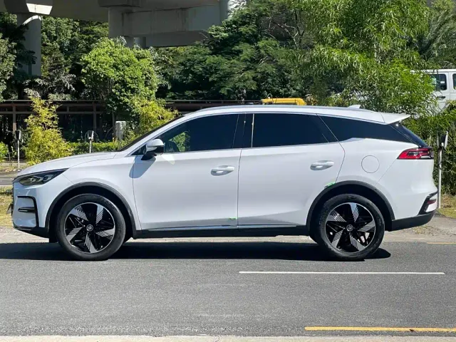 BYD Tang — Фото автомобиля 6