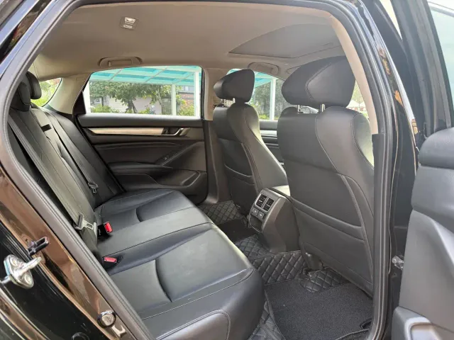 Honda Accord — Фото автомобиля 5