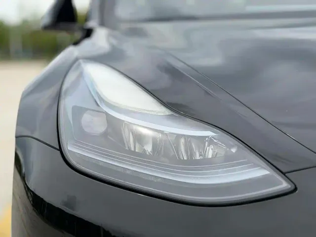 Tesla Model 3 — Фото автомобиля 21