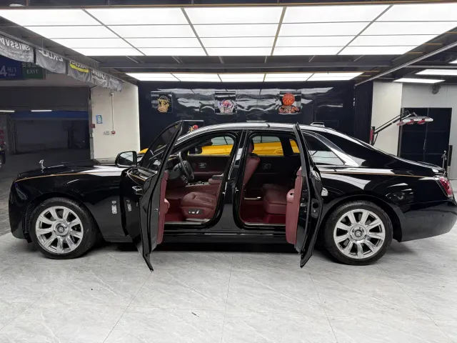 Rolls-Royce Ghost — Фото автомобиля 12