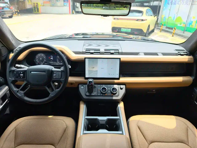 Land Rover Defender — Фото автомобиля 5