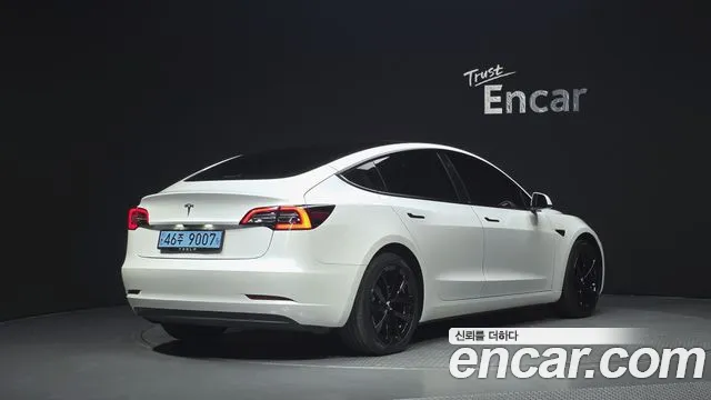 Tesla Model 3 — Фото автомобиля 2