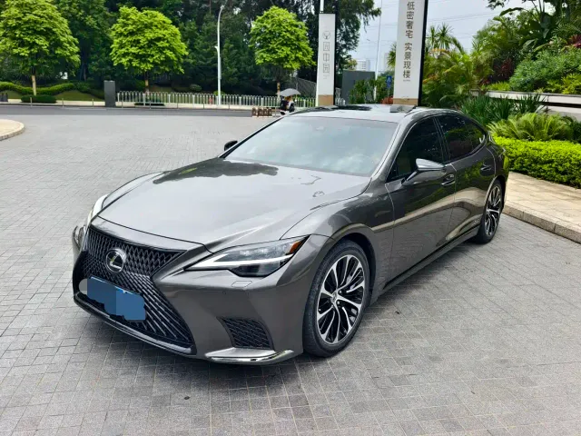 Lexus LS — Фото автомобиля 7