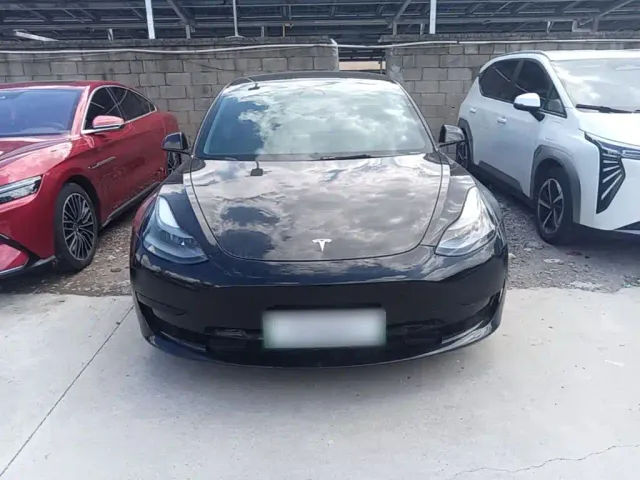 Tesla Model 3 — Фото автомобиля 2