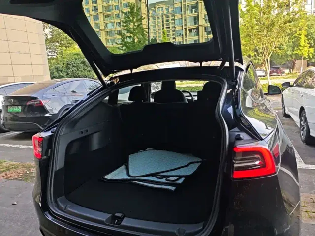 Tesla Model Y — Фото автомобиля 18