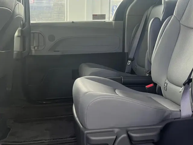 Toyota Sienna — Фото автомобиля 5