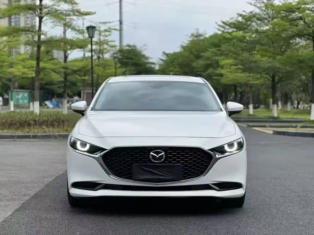 Mazda Axela — Фото автомобиля 2