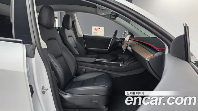 Tesla Model Y — Фото автомобиля 11