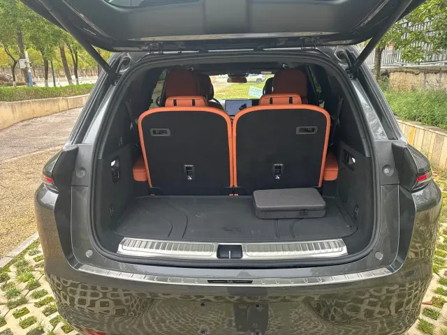 Li Auto L8 — Фото автомобиля 16
