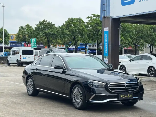 Mercedes-Benz E-Class — Фото автомобиля 3