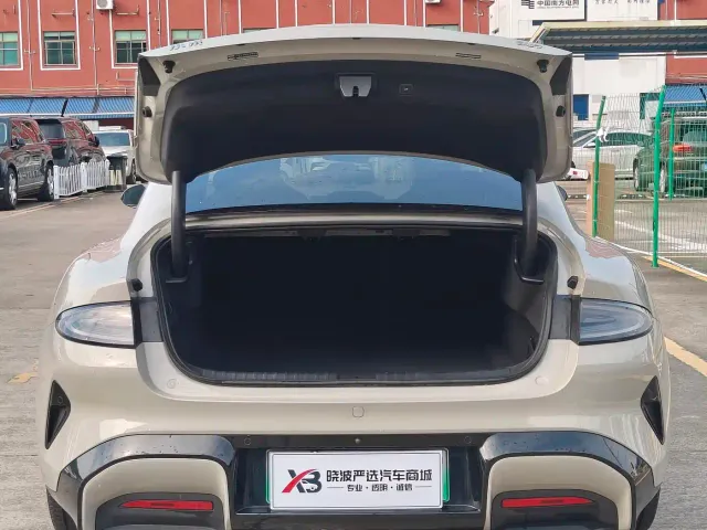 Xiaomi SU7 — Фото автомобиля 12