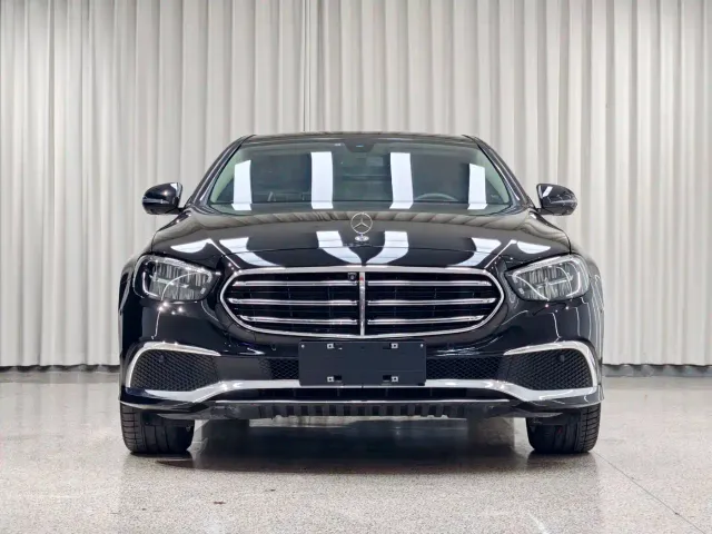 Mercedes-Benz E-Class — Фото автомобиля 2